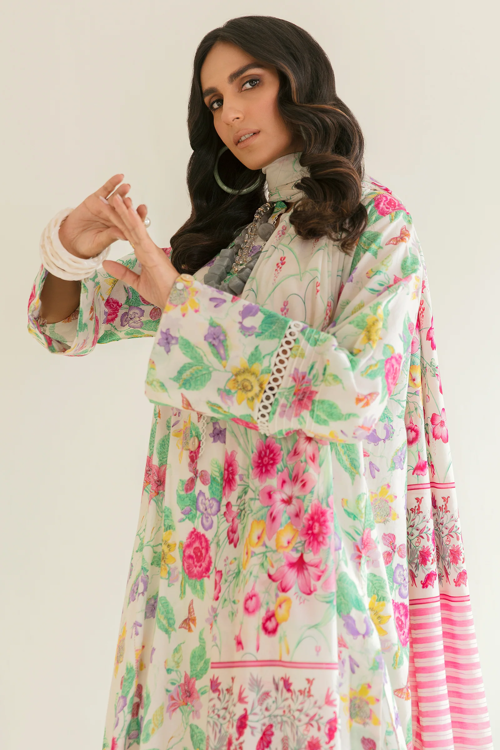 NIHAN (ZRW-20918) 4 NIHAN (ZRW-20918)