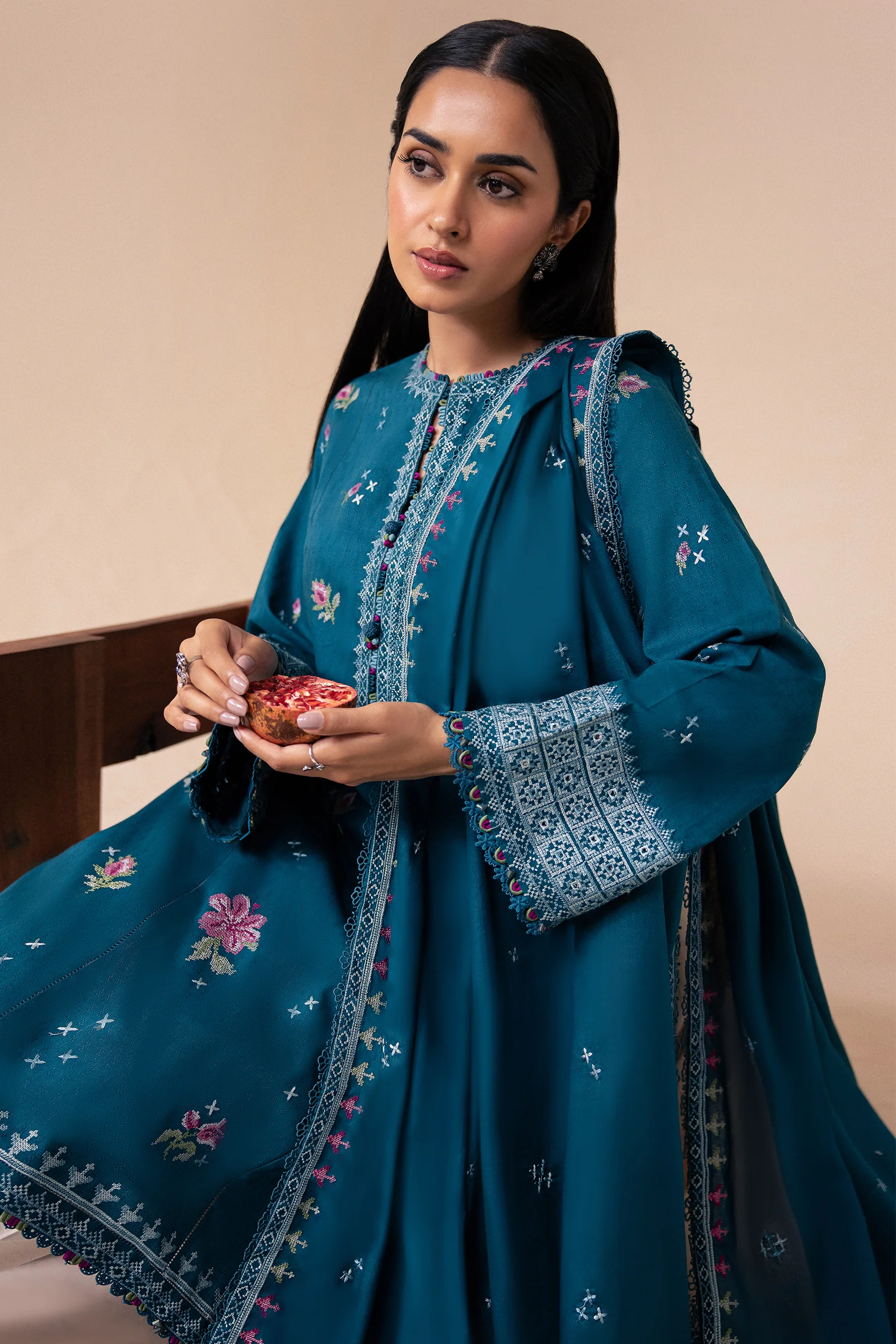 YASHMI (ZRW-21235) 3 YASHMI (ZRW-21235)