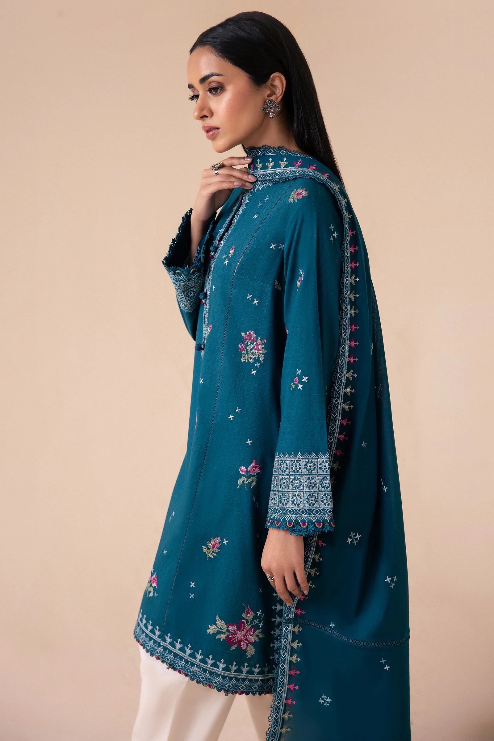 YASHMI (ZRW-21235) 4 YASHMI (ZRW-21235)