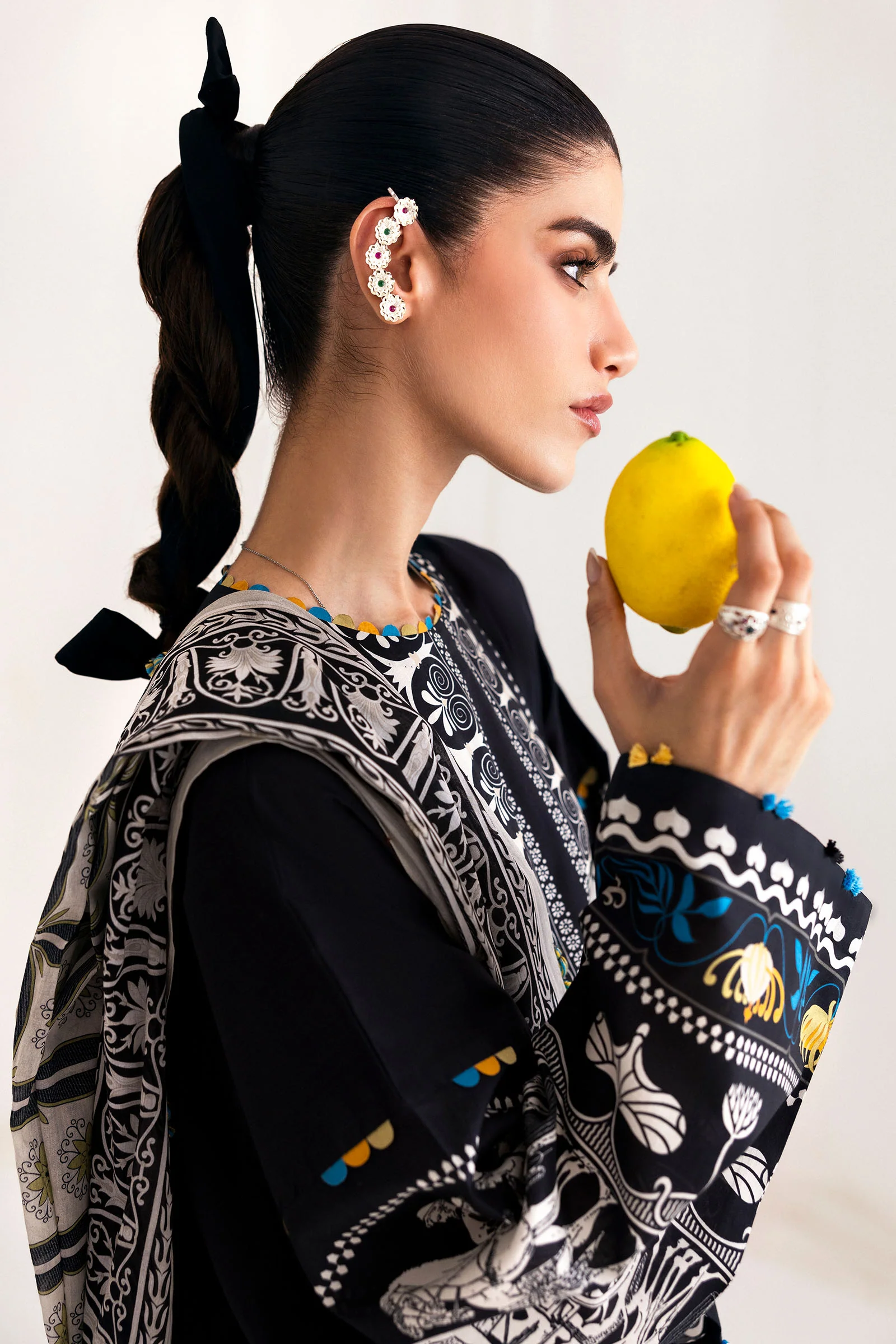 (ZRW-21469) LIYANA 6 (ZRW-21469) LIYANA